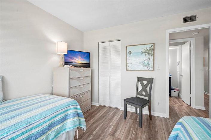 Image No.10-2 Bed Property for sale