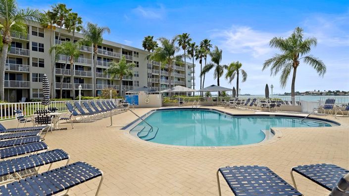 Image No.36-2 Bed Property for sale