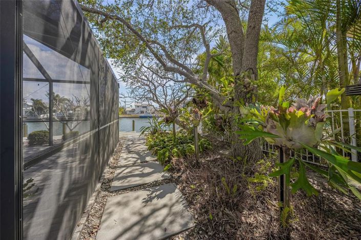 Image No.19-3 Bed Property for sale