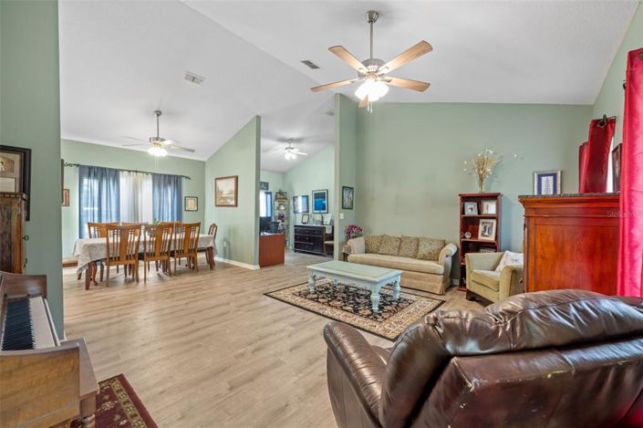 Image No.8-5 Bed Property for sale