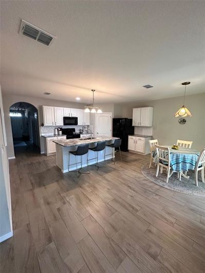 Image No.2-4 Bed Property for sale