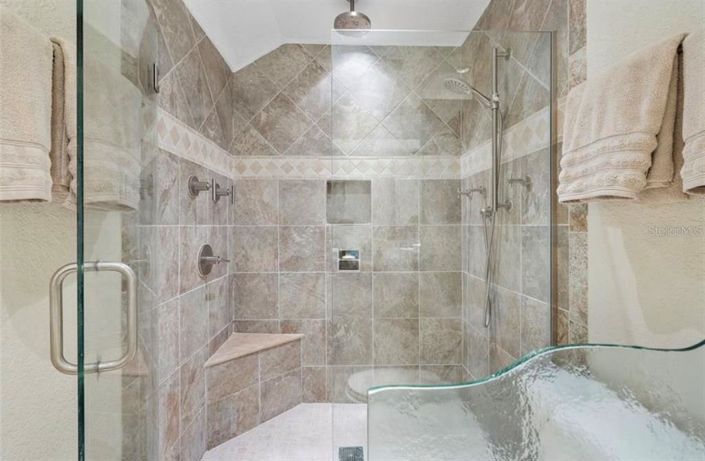 Image No.60-3 Bed Property for sale