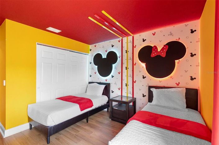 Image No.31-6 Bed Property for sale