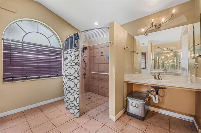 Image No.30-4 Bed Property for sale