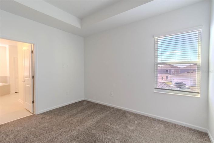 Image No.12-5 Bed Property for sale