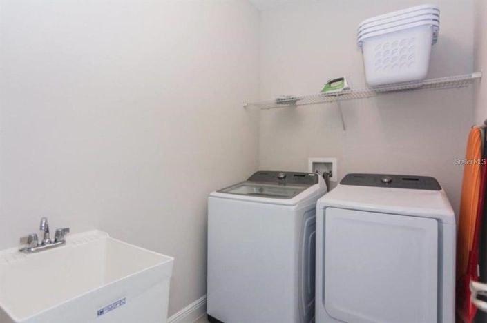 Image No.17-5 Bed Property for sale