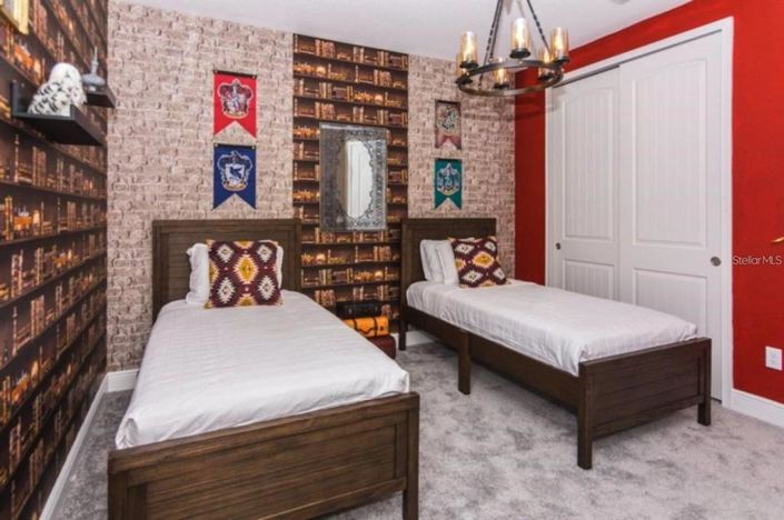 Image No.9-5 Bed Property for sale