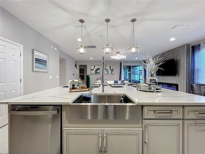 Image No.11-7 Bed Property for sale