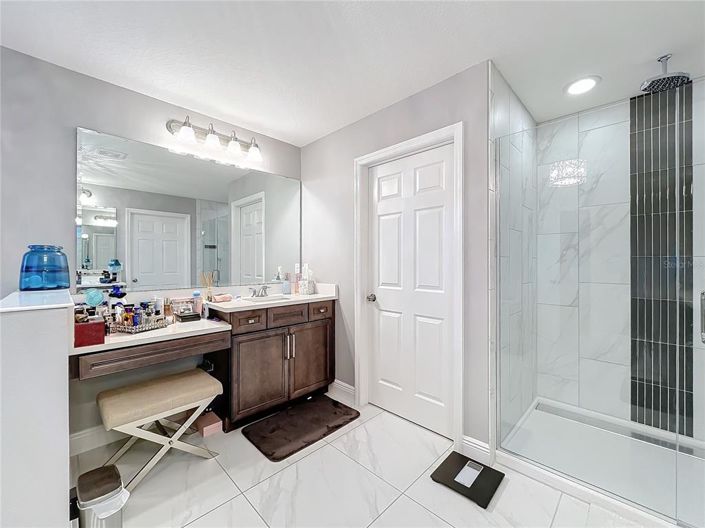 Image No.33-7 Bed Property for sale