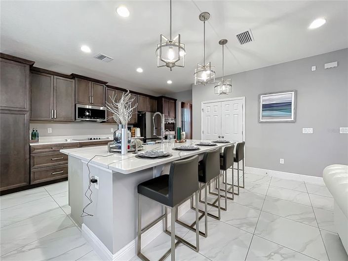 Image No.7-7 Bed Property for sale