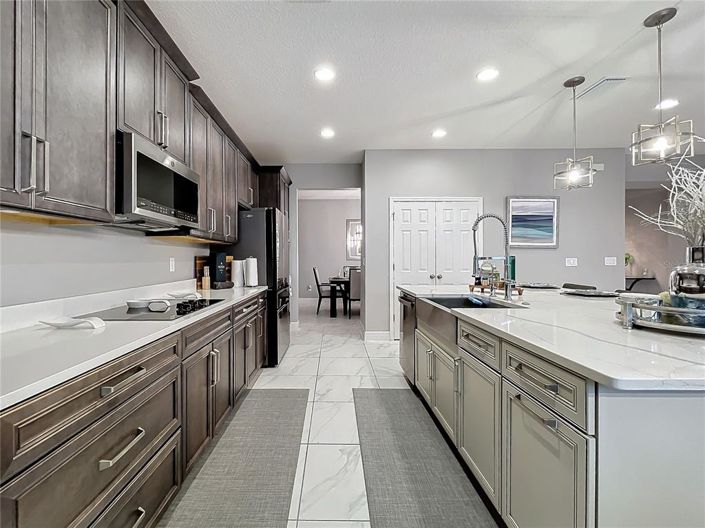 Image No.8-7 Bed Property for sale