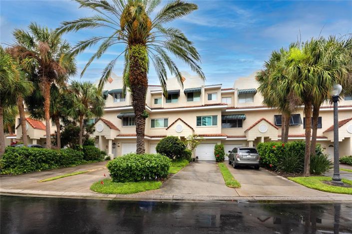 Image No.1-4 Bed Townhouse for sale