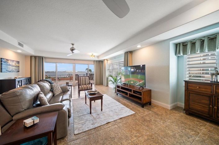 Image No.21-3 Bed Property for sale