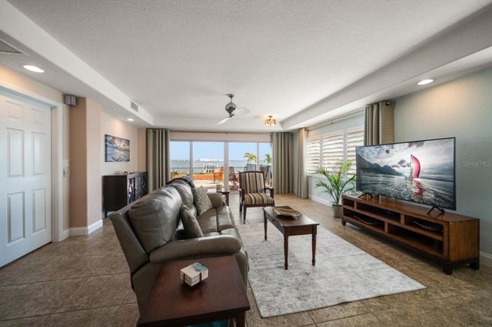 Image No.27-3 Bed Property for sale