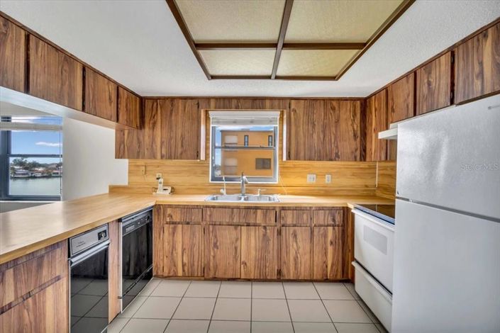 Image No.9-2 Bed Property for sale