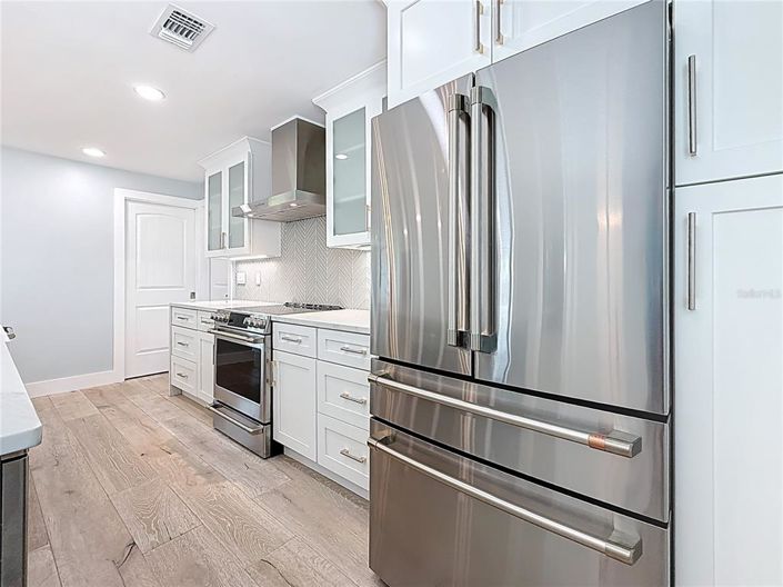 Image No.15-4 Bed Property for sale