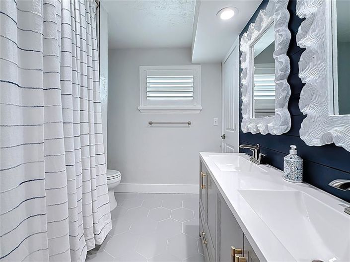 Image No.30-4 Bed Property for sale