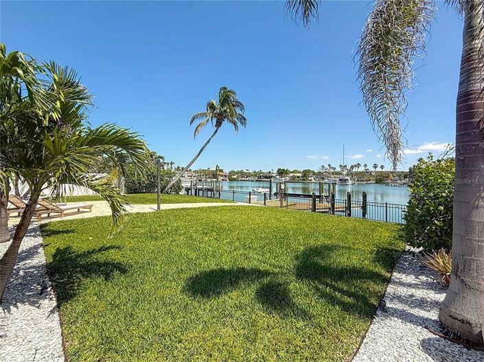 Image No.55-4 Bed Property for sale