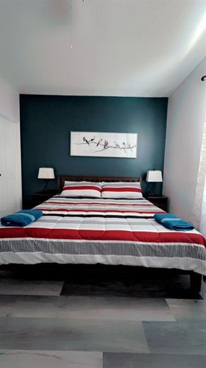 Image No.4-5 Bed Property for sale