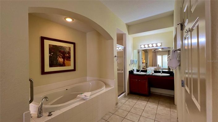 Image No.10-3 Bed Property for sale