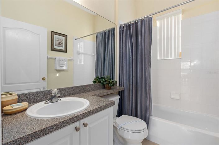 Image No.19-3 Bed Townhouse for sale