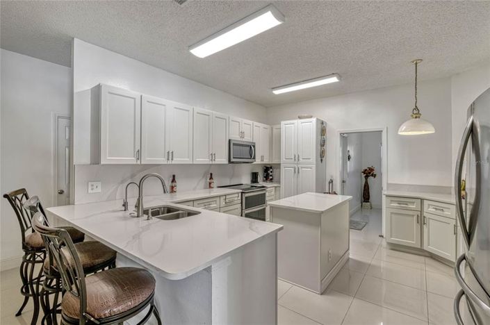 Image No.10-3 Bed Property for sale