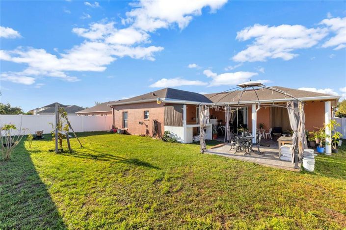 Image No.27-3 Bed Property for sale