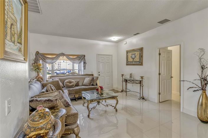 Image No.5-3 Bed Property for sale