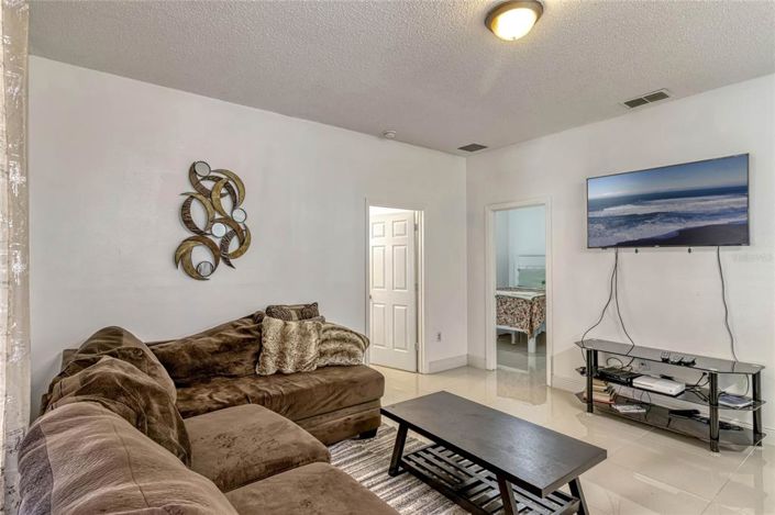 Image No.6-3 Bed Property for sale