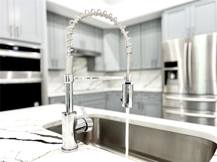 Image No.16-6 Bed Property for sale