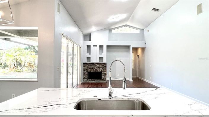 Image No.18-6 Bed Property for sale