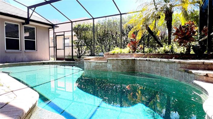 Image No.26-6 Bed Property for sale