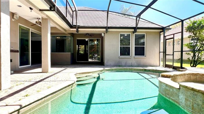 Image No.27-6 Bed Property for sale