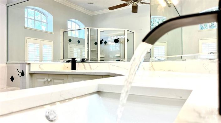 Image No.43-6 Bed Property for sale