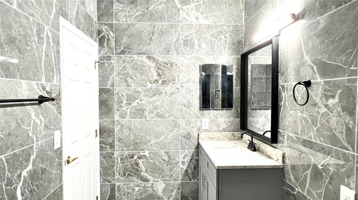 Image No.56-6 Bed Property for sale