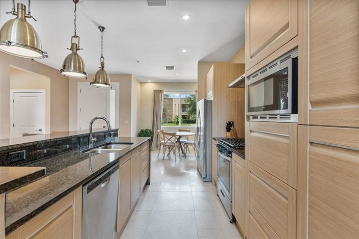 Image No.10-4 Bed Townhouse for sale