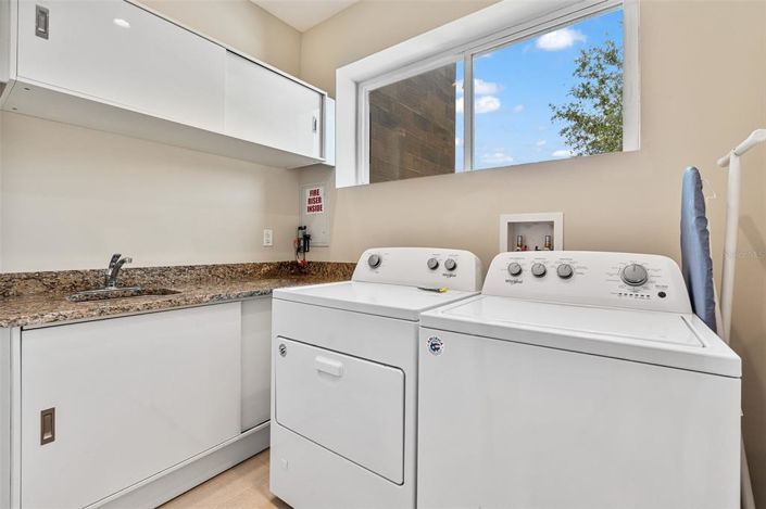 Image No.17-4 Bed Townhouse for sale