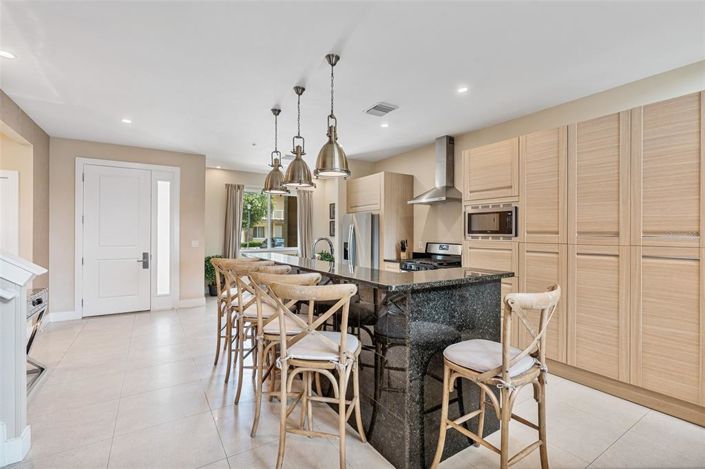 Image No.4-4 Bed Townhouse for sale