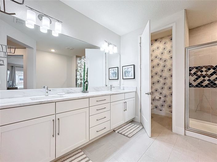 Image No.18-6 Bed Property for sale