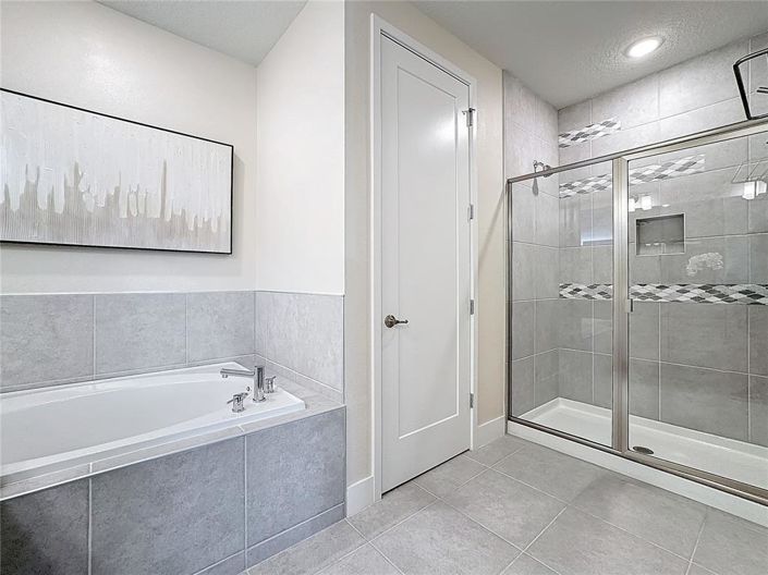 Image No.23-6 Bed Property for sale