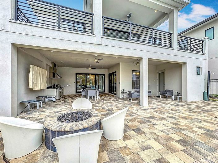 Image No.27-6 Bed Property for sale