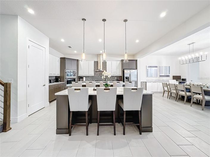 Image No.30-6 Bed Property for sale