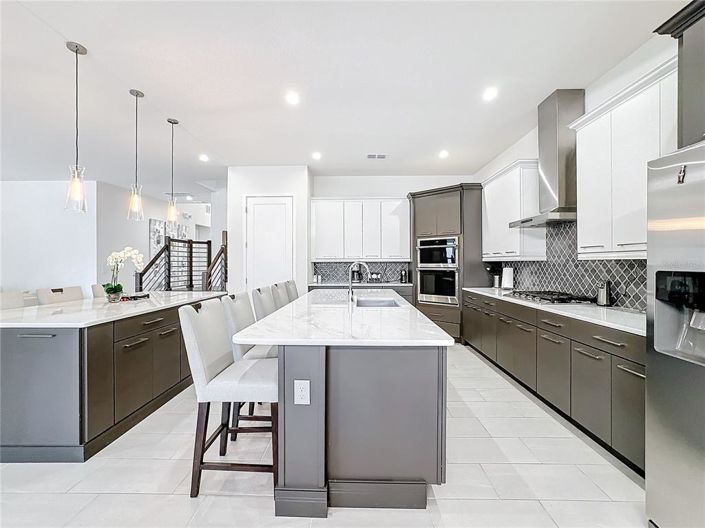 Image No.38-6 Bed Property for sale