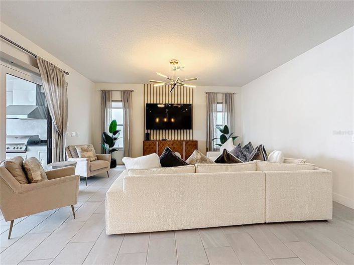 Image No.50-6 Bed Property for sale