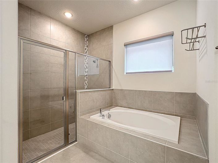 Image No.60-6 Bed Property for sale