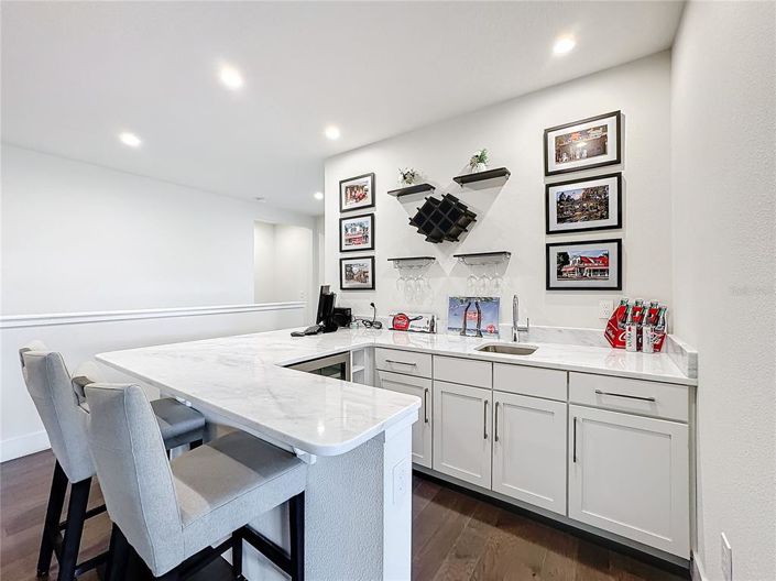 Image No.66-6 Bed Property for sale