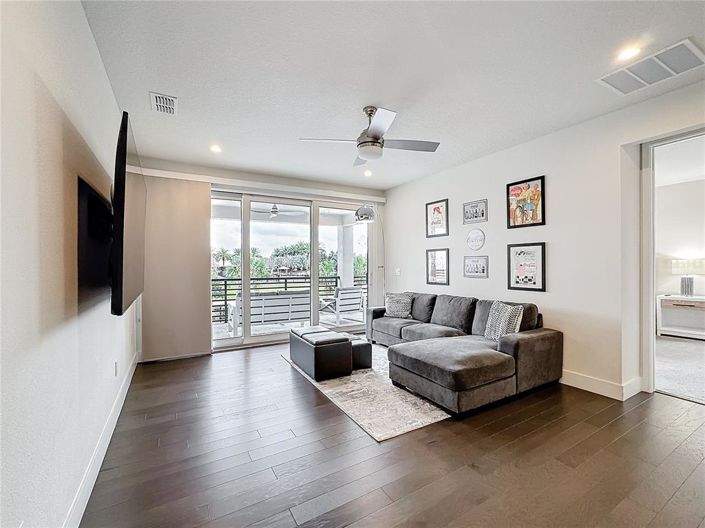 Image No.69-6 Bed Property for sale