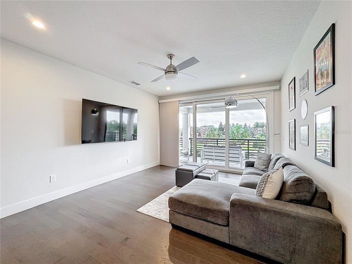 Image No.70-6 Bed Property for sale