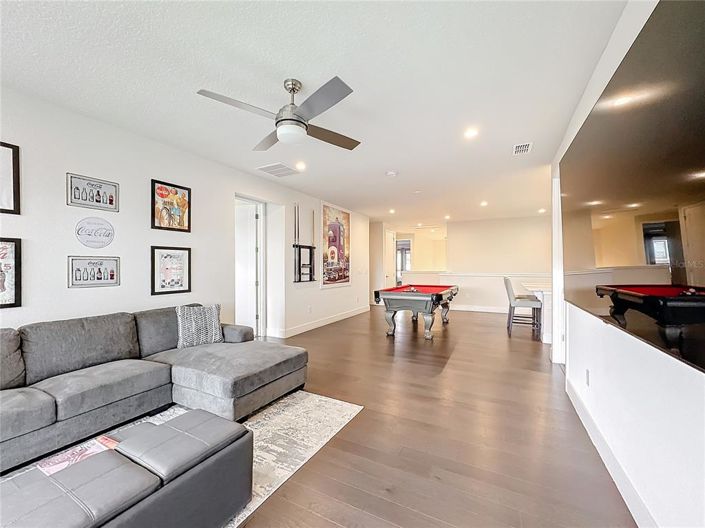 Image No.72-6 Bed Property for sale