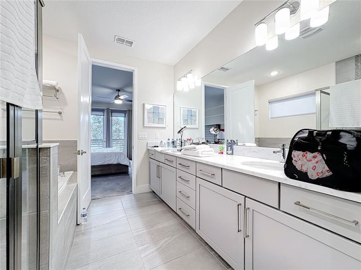 Image No.89-6 Bed Property for sale